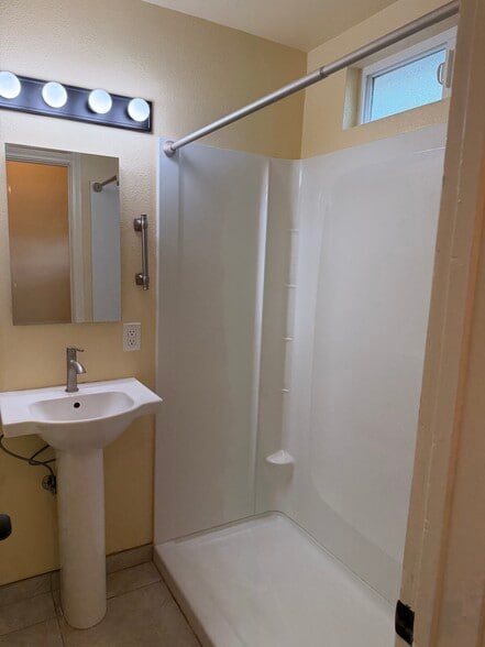 Building Photo - 248 Glover Ave