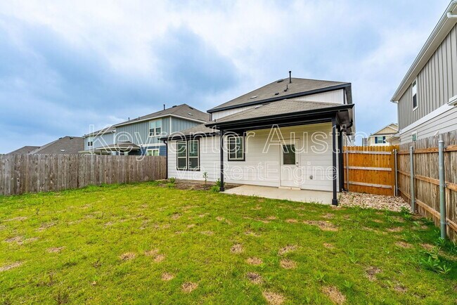 Building Photo - 1520 Holly Lk Dr