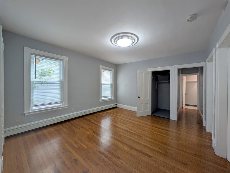 Building Photo - 322 Beacon St