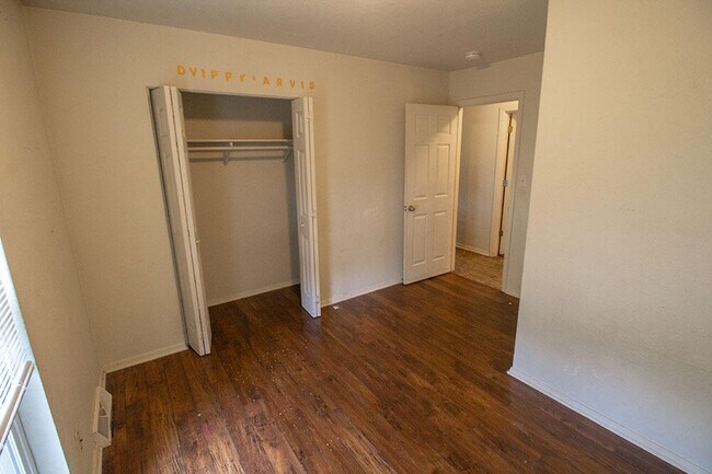 Building Photo - 1013 W Ash St