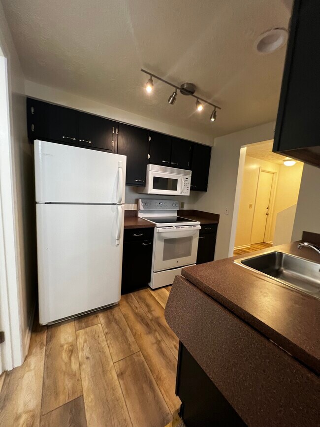 Building Photo - 4253 Mitchell Creek Dr
