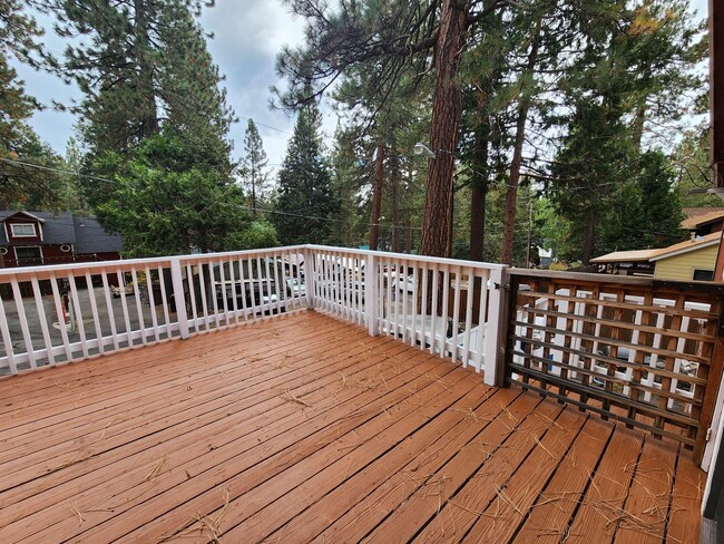 Building Photo - 221 - Steelhead Ave Duplex