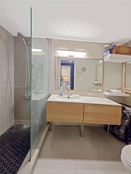 Building Photo - 800 West Ave