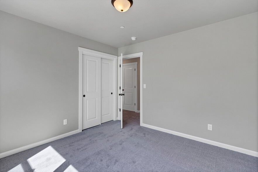 Bedroom (Upstairs - Front of House) - 2057 Audubon Ave SE
