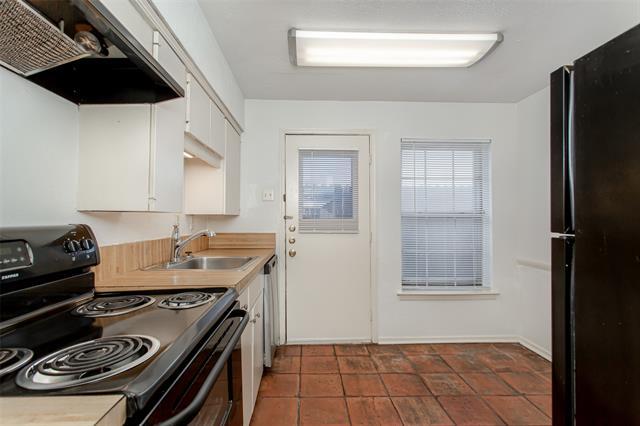 Building Photo - 10248 Regal Oaks Dr