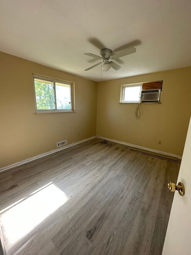 Building Photo - 8137-8137 Reed Ave