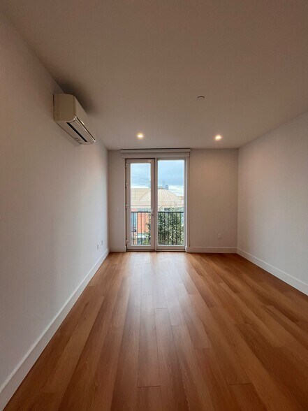 Building Photo - 543 Martin Luther King Jr Dr