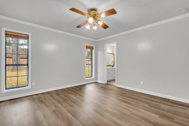 Building Photo - 125 N Chestnut Dr