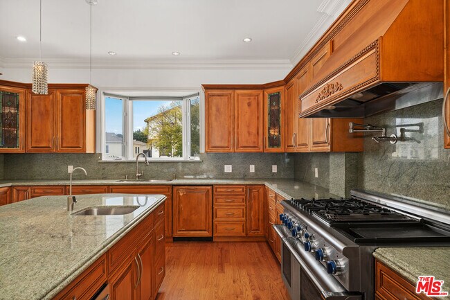 Building Photo - 7822 Truxton Ave
