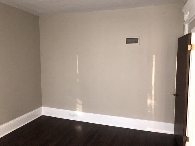 Building Photo - Updated 5BR/1.5BA Rent to Own Single Family Home
