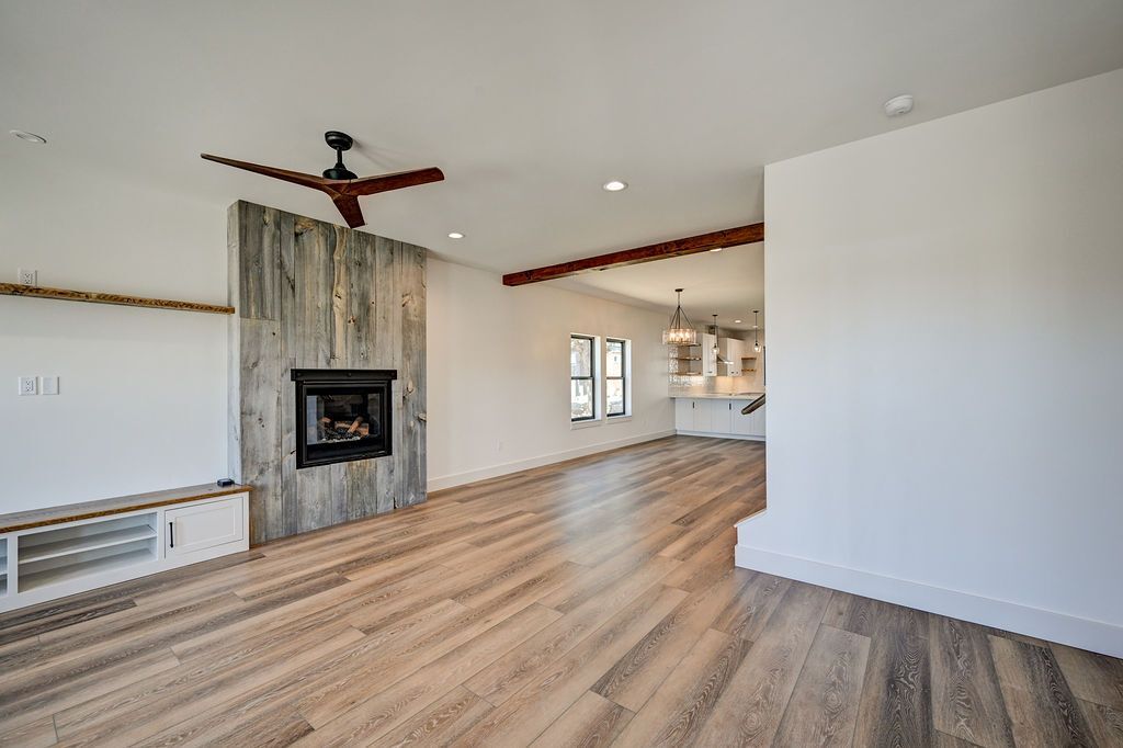 Building Photo - 424 Pinon St