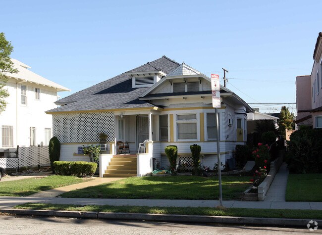 Primary Photo - 1195 W 30th St