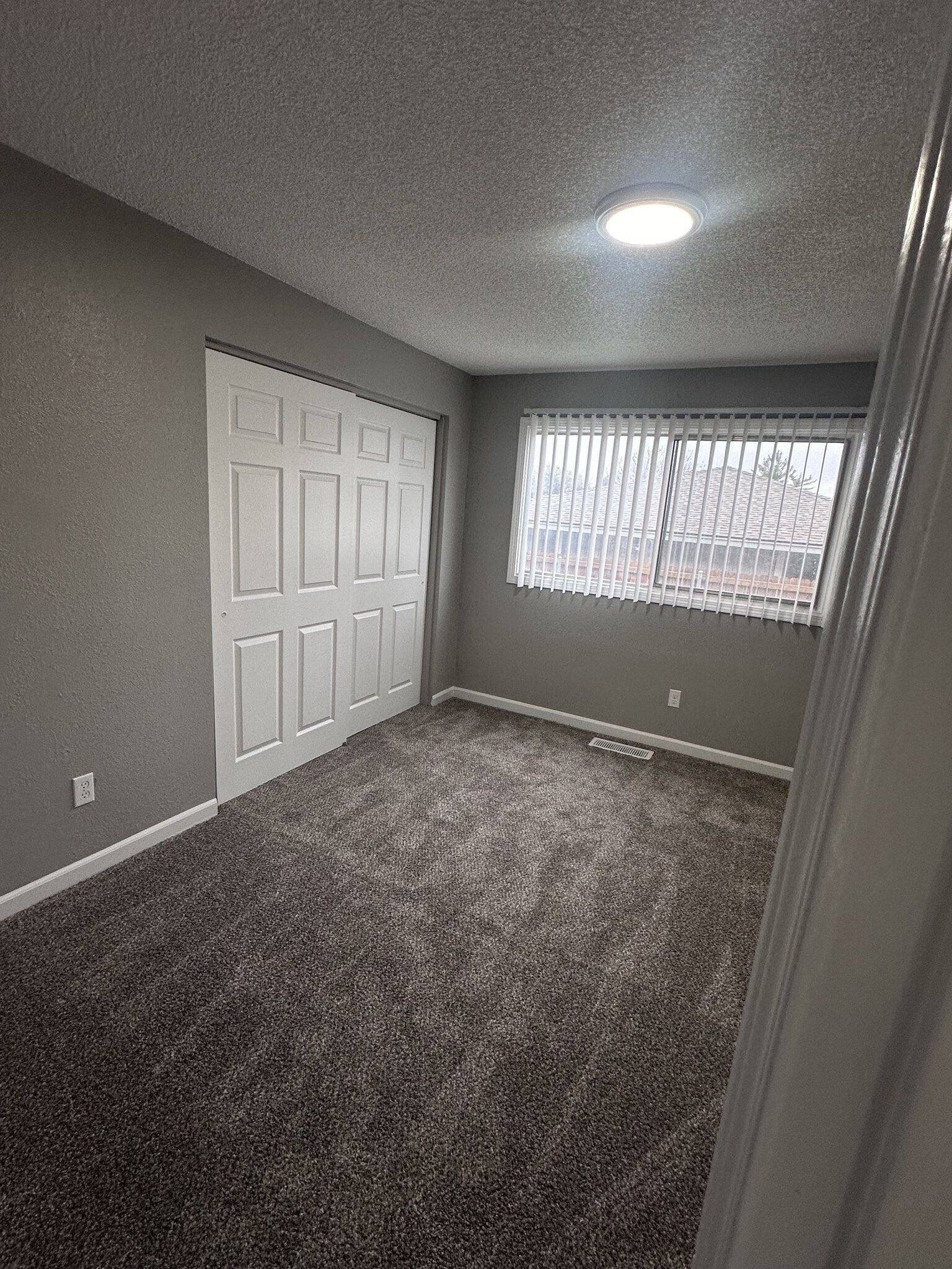 Building Photo - 1707 W 6th Ave