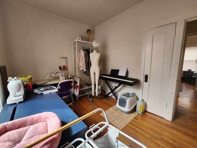 Building Photo - Spacious 2 Bed/1 Bath In Andersonville