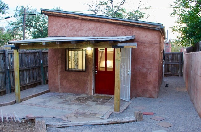 Adorbs! - 307 Stanford Dr SE