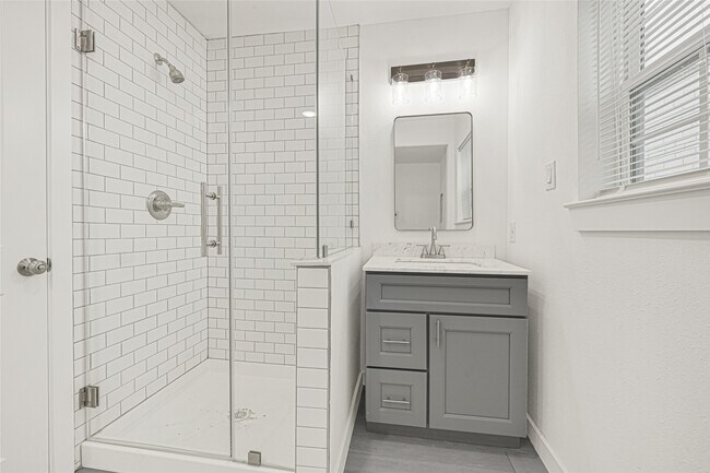 Building Photo - 6620 Lawndale St