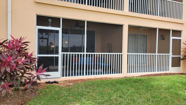 Building Photo - Annual UNfurnished 2/2 ground floor condo in water front boating community