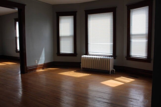 Building Photo - 1710 6th St