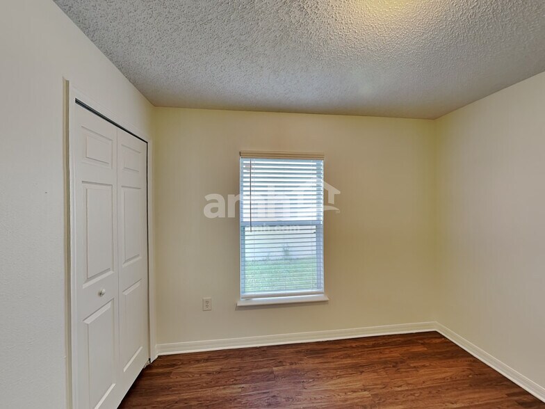 Building Photo - 6544 Gentle Oaks Dr S