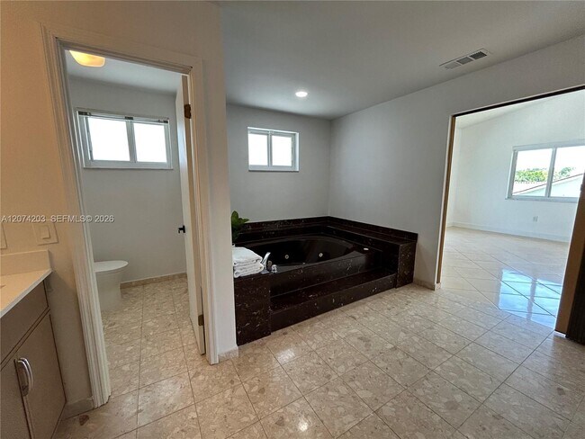 Building Photo - 6611 SW 99th Ave