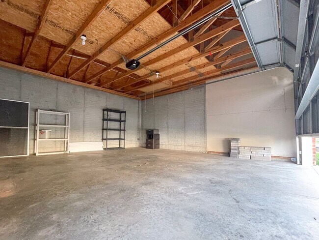 Building Photo - 1615 Old Trail Dr