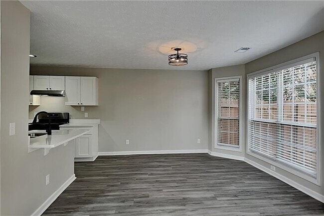 Building Photo - 670 Chantress Ct