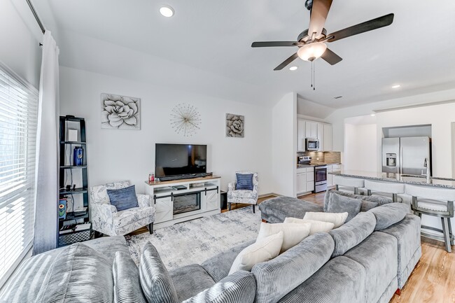 Building Photo - 204 Shoreview Dr