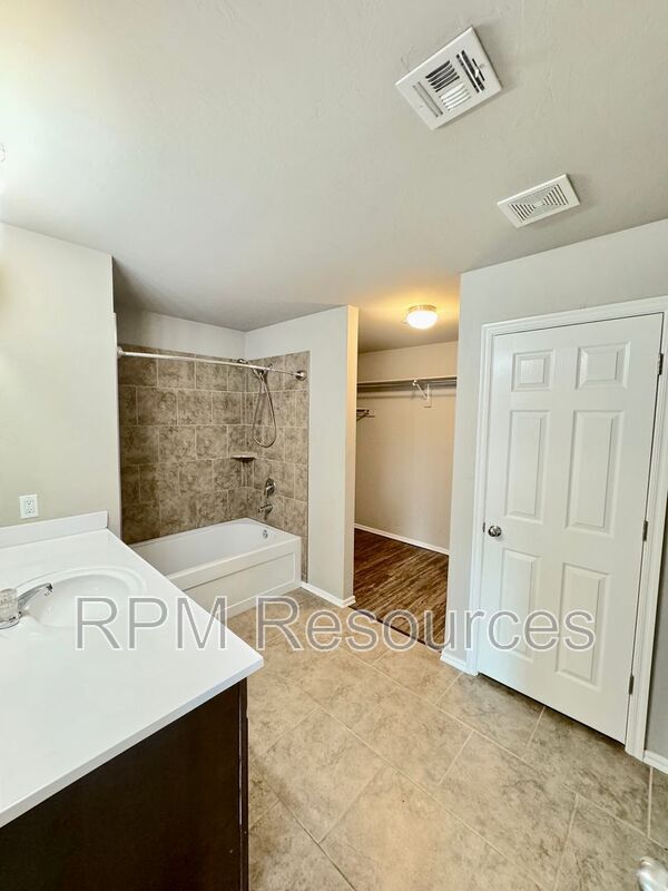 Building Photo - 2920 Cider Mill Ln