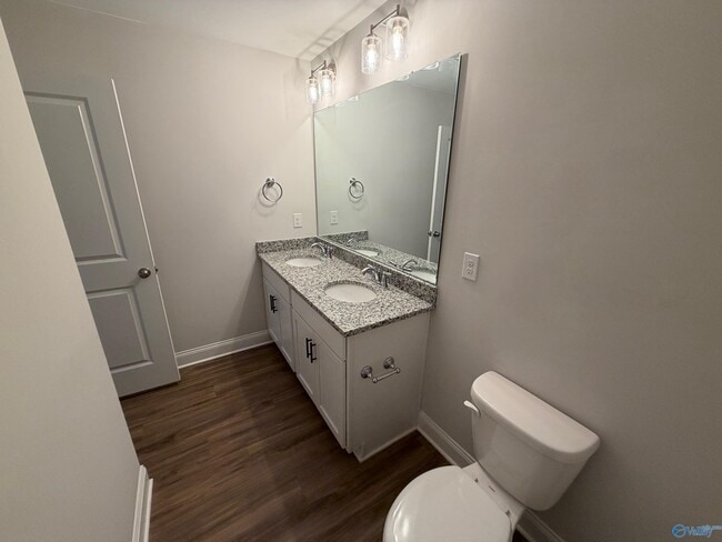 Building Photo - 3203 McClellan Wy SE