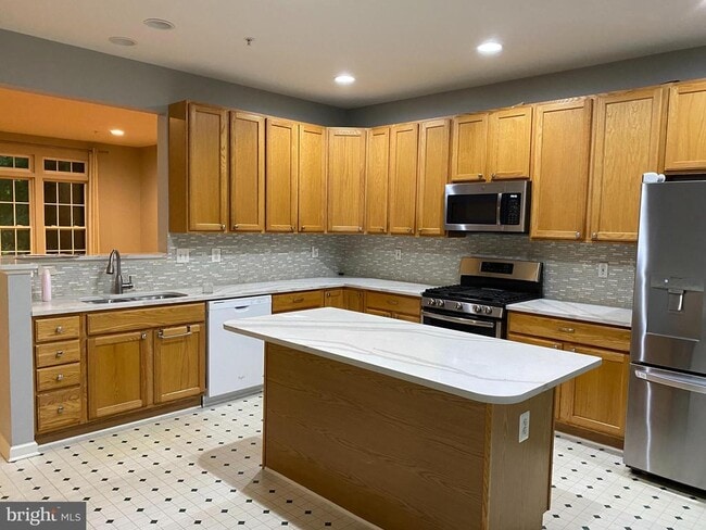 Primary Photo - 2212 Barnet Ct