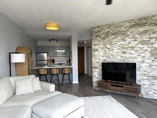 Building Photo - Honolulu Tower - Fully Furnished Penthouse Unit - One Bedroom