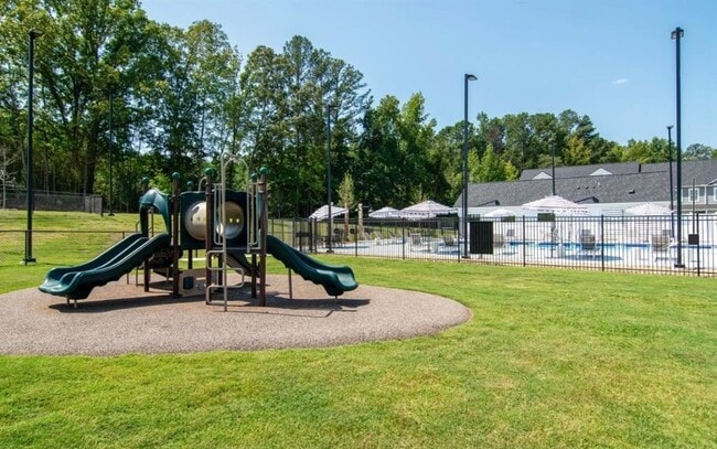 Building Photo - 5055 Southwood Rd