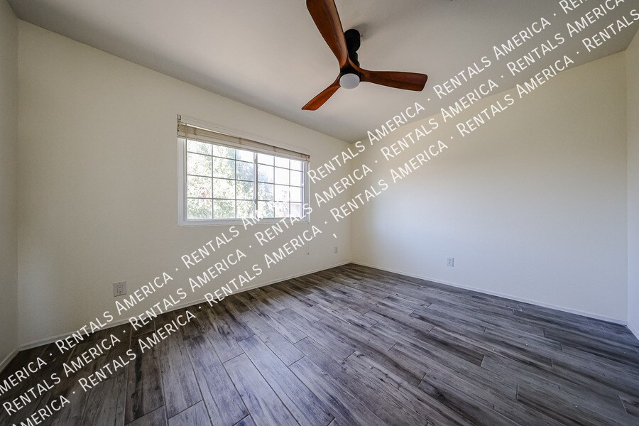 Building Photo - 1140 N Cambridge St