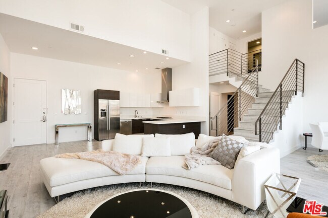 Building Photo - 118 S Kenwood St