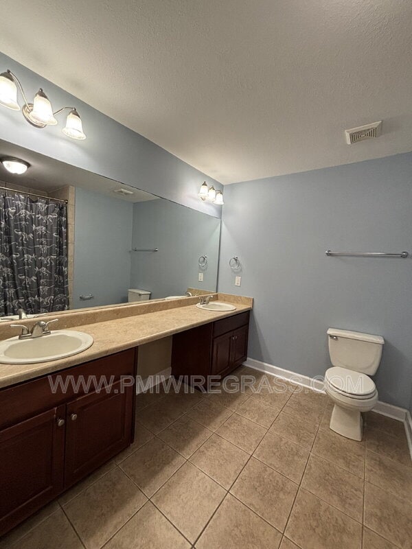 Building Photo - 108 Peregrine Way