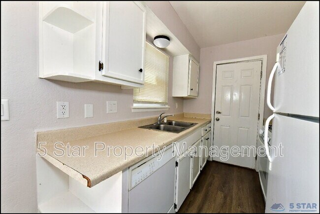 Building Photo - 1916 Lee Elder Dr