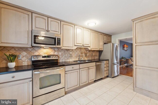 Building Photo - 8112 Rhodell Ln