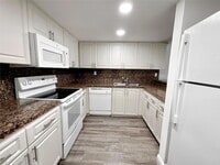 Building Photo - 9357 SW 77th Ave