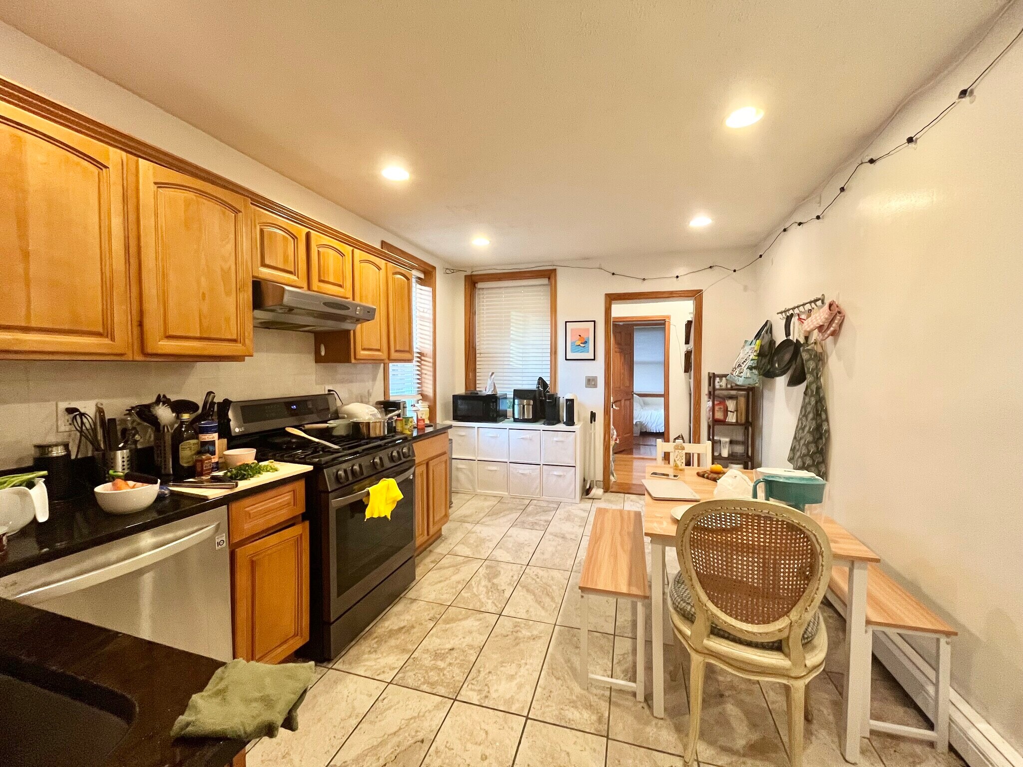 Building Photo - 25 Gibbs St