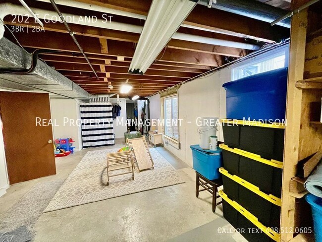 Building Photo - 202 E Goodland St