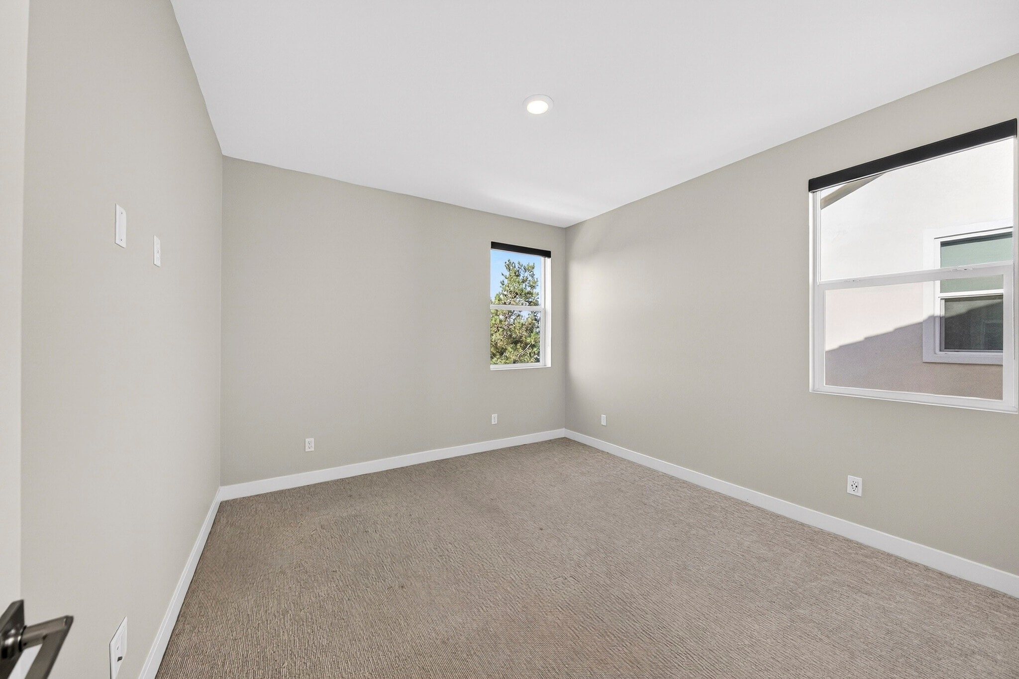 Building Photo - 346 Chorus