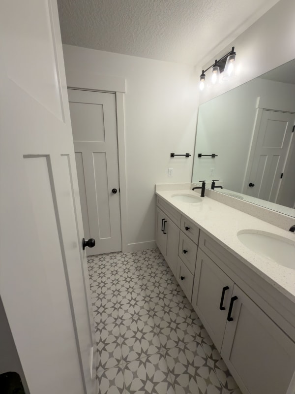 Building Photo - 723 Desert Willow Dr