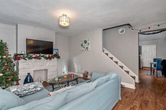 Building Photo - 3 bedroom in heart of South Side