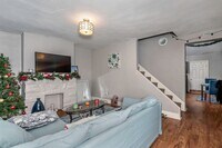 Building Photo - 3 bedroom in heart of South Side