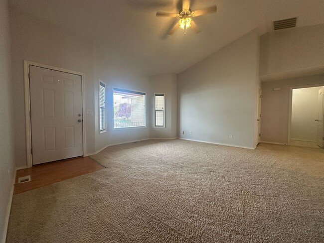 Building Photo - Nicely appointed 3bed, 2bath, 1,295sq.ft. ...