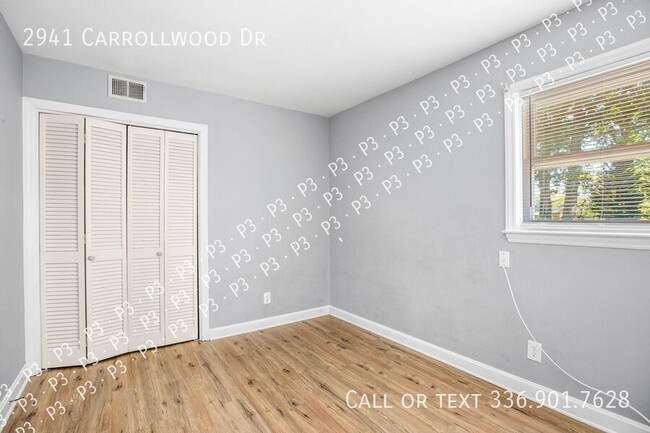 Building Photo - Spacious 3 Bedroom - Call Leasing Agent Li...