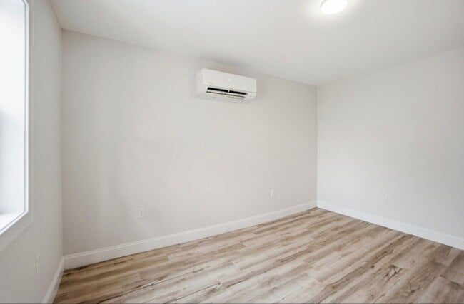 Building Photo - Spacious inside and out! Freshly painted!  3-Bedroom Rental Home – Comfort & Convenience!