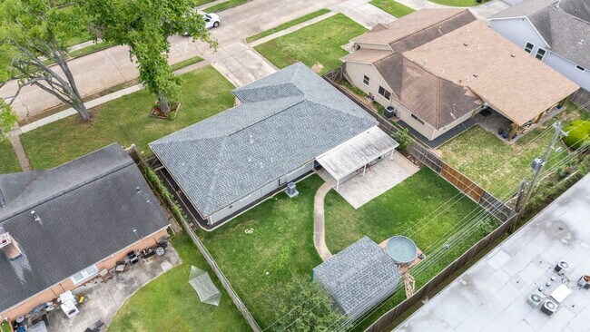 Building Photo - 2407 Willowby Dr