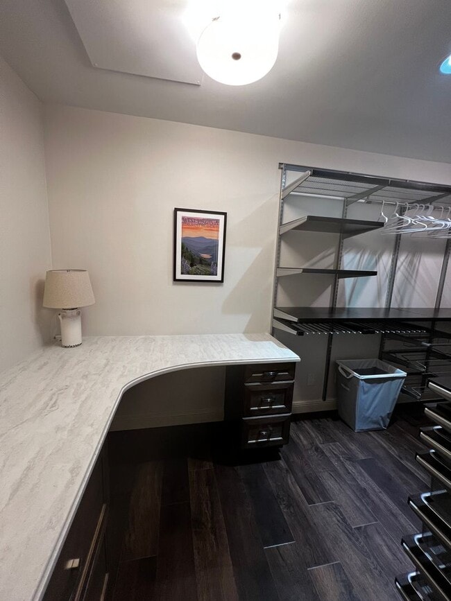 Building Photo - Beautiful Fifteenth floor Furnished one Bedroom with Views