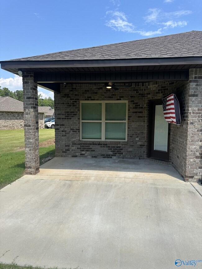 Building Photo - 27312 McKenna Dr